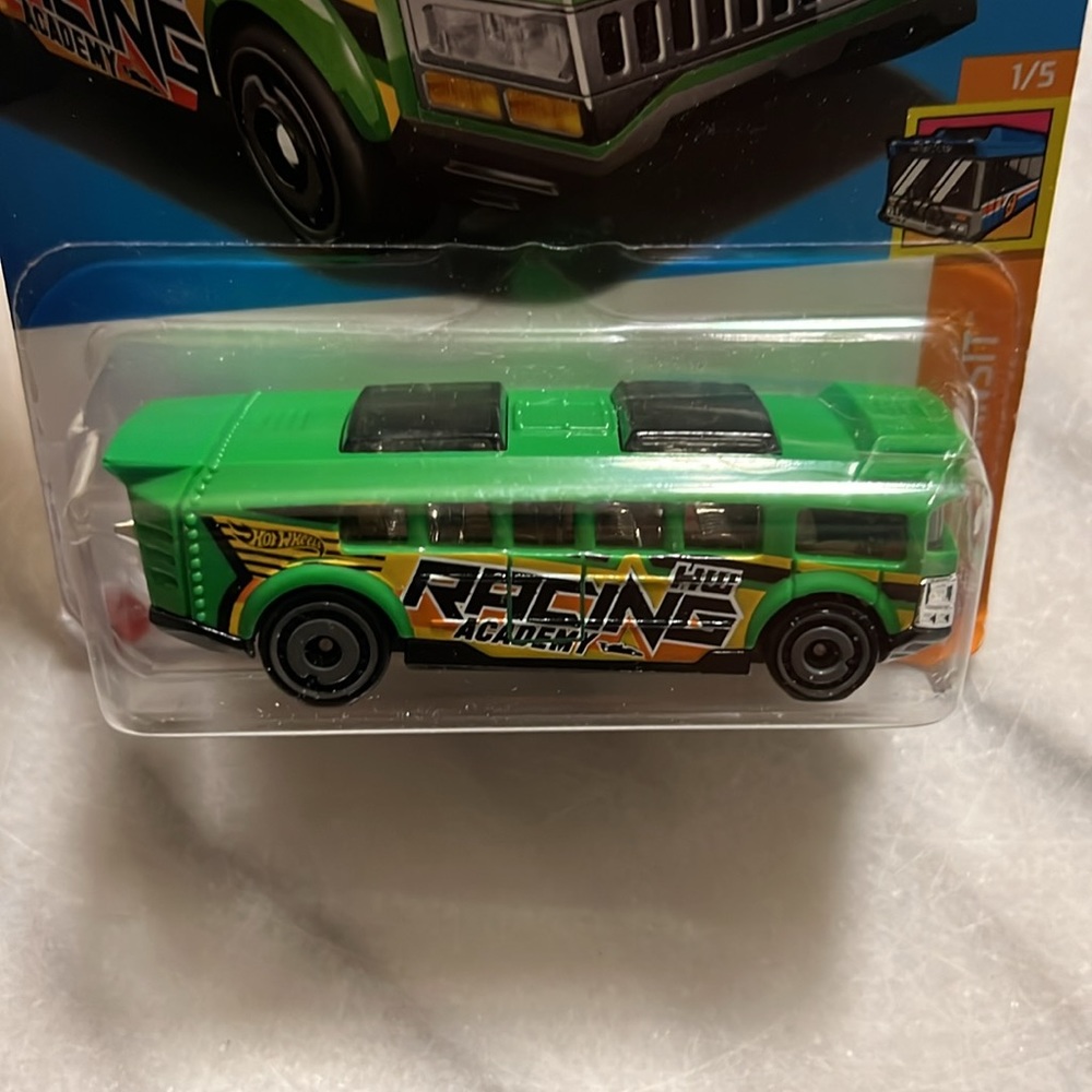 Hot Wheels High - Picture 2 of 5